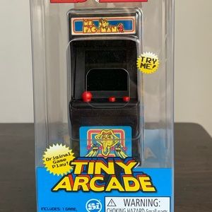 Pac-Man game keychain